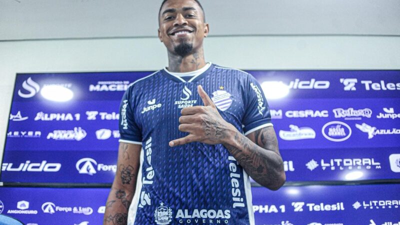Moacir Júnior diz que CSA faz trabalho especial de cobranças de pênalti: “Yago pega muito”