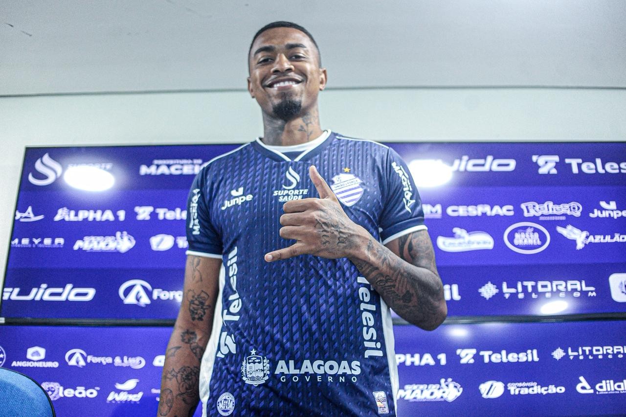 Moacir Júnior diz que CSA faz trabalho especial de cobranças de pênalti: “Yago pega muito”