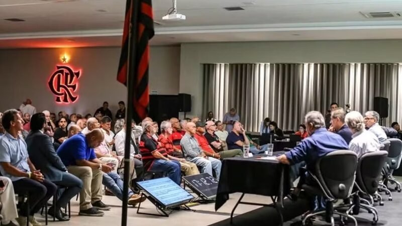 Sócios do Flamengo pedem afastamento de vice-presidente por conflito de interesse; entenda