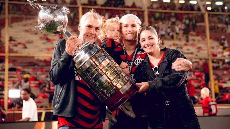 Varela faz quatro anos de Flamengo, elege jogos marcantes e cita vontade de criar raízes no Rio: “Tudo mudou”