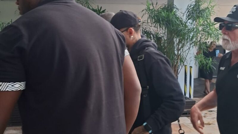 Neymar chega ao hotel do Santos para jogo decisivo contra o Remo