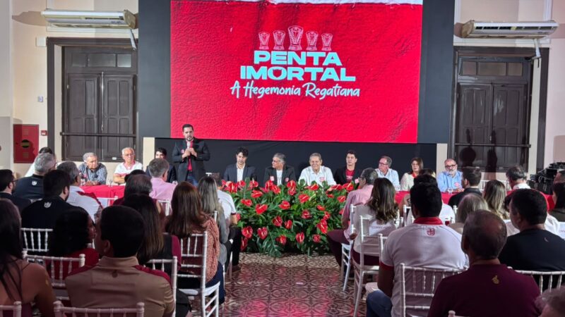 CRB reúne torcida para comemorar o reconhecimento de nove títulos alagoanos; vídeos