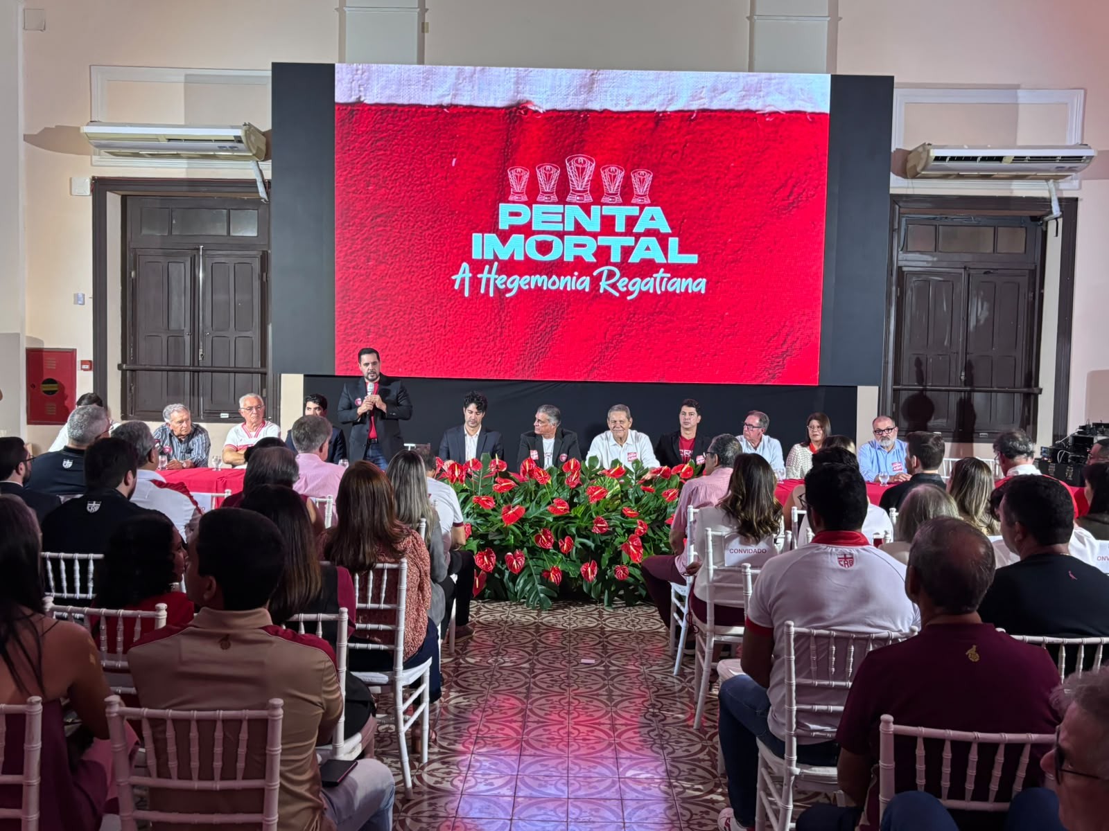 CRB reúne torcida para comemorar o reconhecimento de nove títulos alagoanos; vídeos