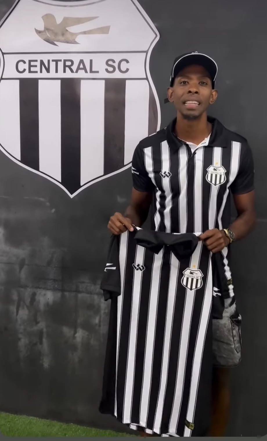 Com ex-Sport e Corinthians, Central lança camisa em comemoração ao Dia dos Pais