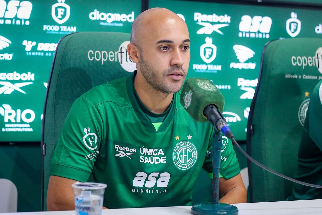 Com contrato em definitivo, lateral fica à disposição para estrear pelo Guarani