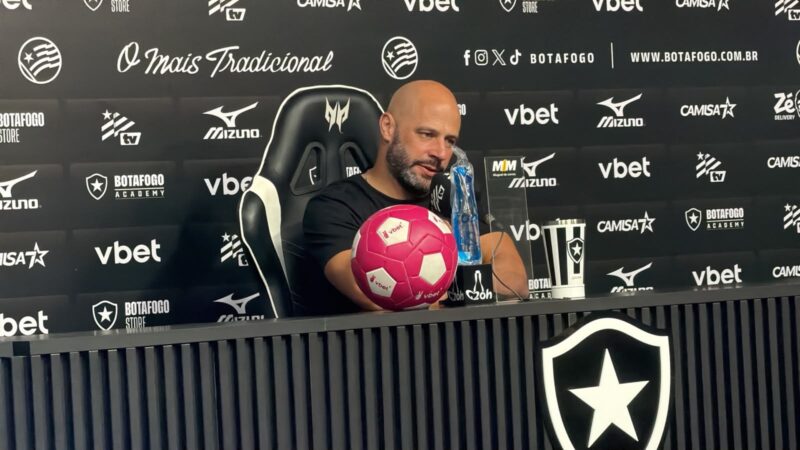 Franclim critica atuação do Botafogo e cobra Montoro: “Tem que ser muito mais regular”