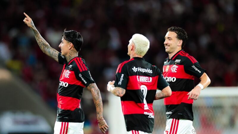 Golaço de Pulgar no Flamengo tem choque de Arrascaeta e aplausos; veja reações