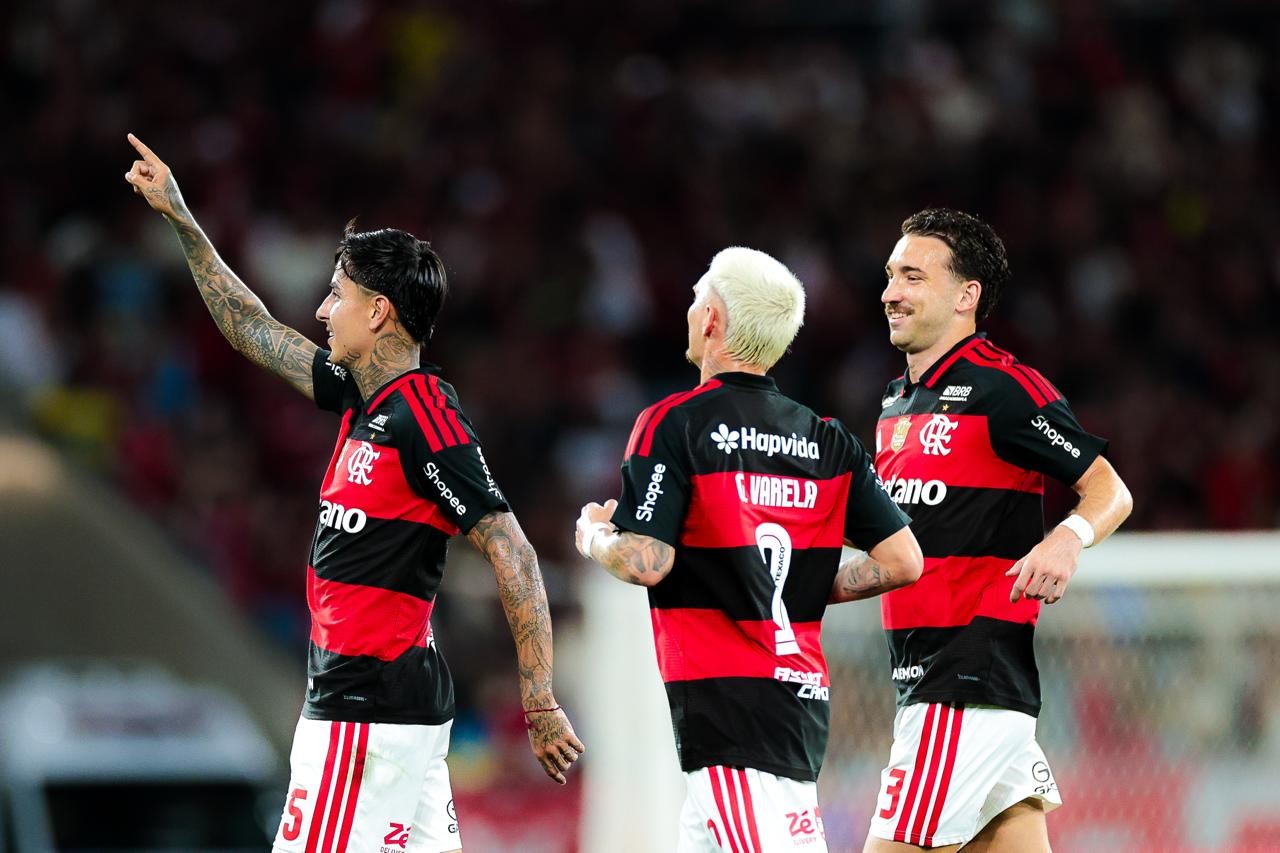 Golaço de Pulgar no Flamengo tem choque de Arrascaeta e aplausos; veja reações