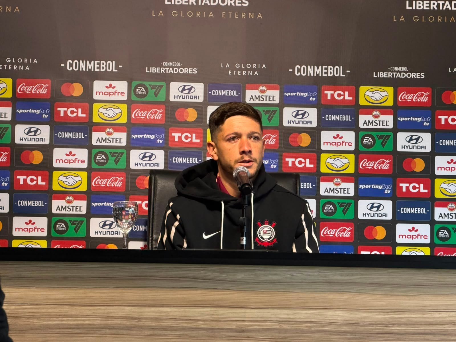 Garro blinda elenco de polêmica entre Corinthians e Memphis: “Situação que não controlamos”