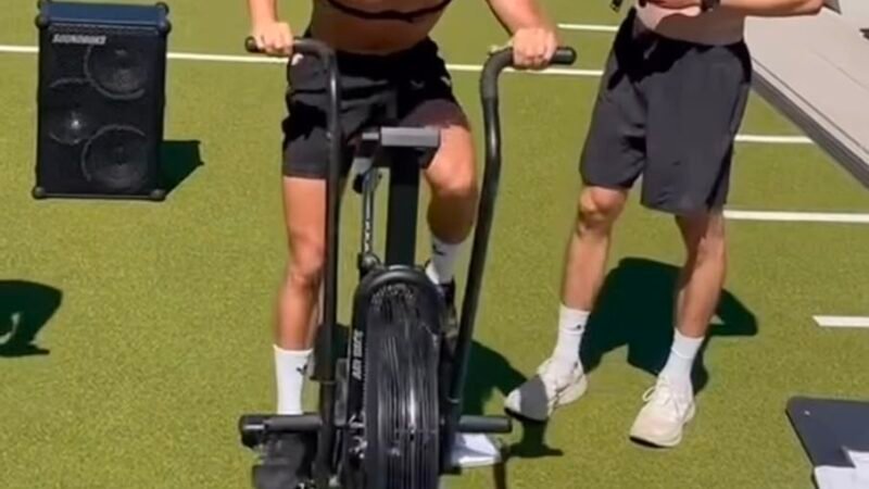 Kimi Antonelli compartilha rotina de treinos durante as férias da F1; veja vídeo