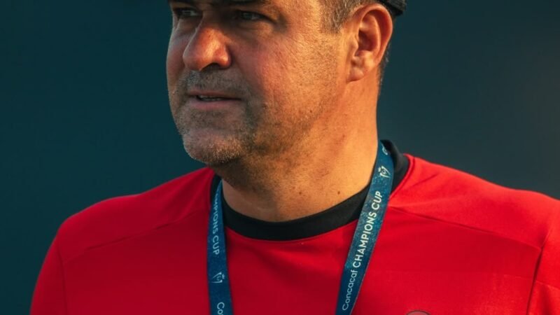 André Jardine estreia neste sábado nos Emirados Árabes em time com 13 brasileiros; veja lista