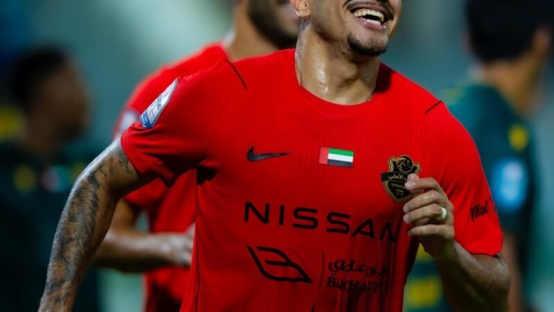 Rikelme marca na estreia do Shabab Al Ahli na temporada e se torna jogador local nos Emirados