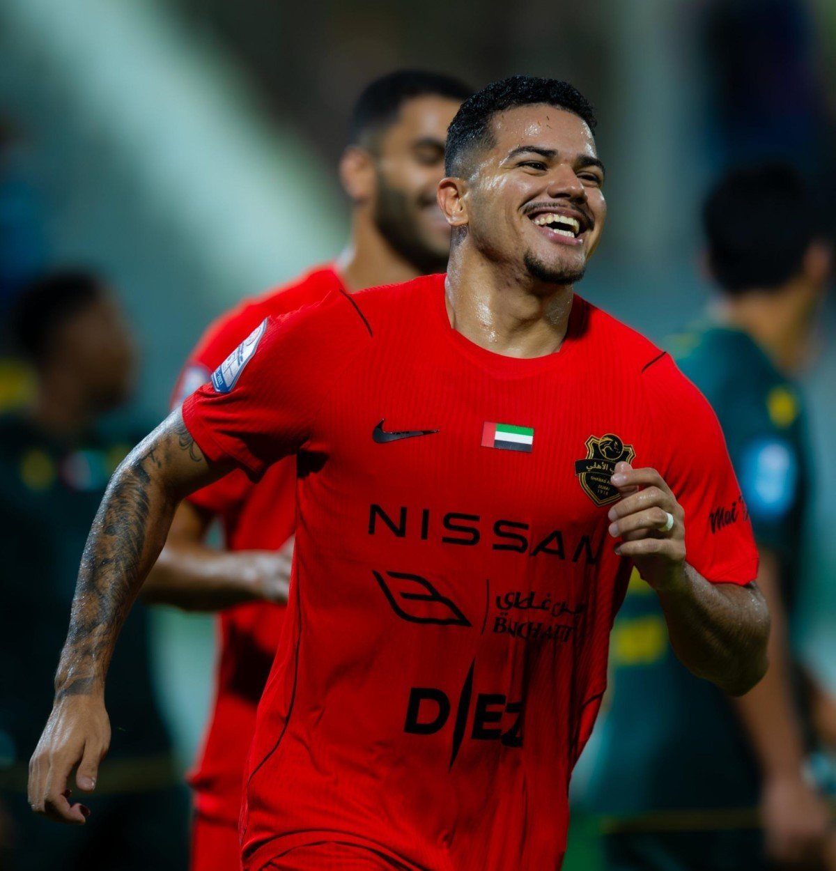 Rikelme marca na estreia do Shabab Al Ahli na temporada e se torna jogador local nos Emirados