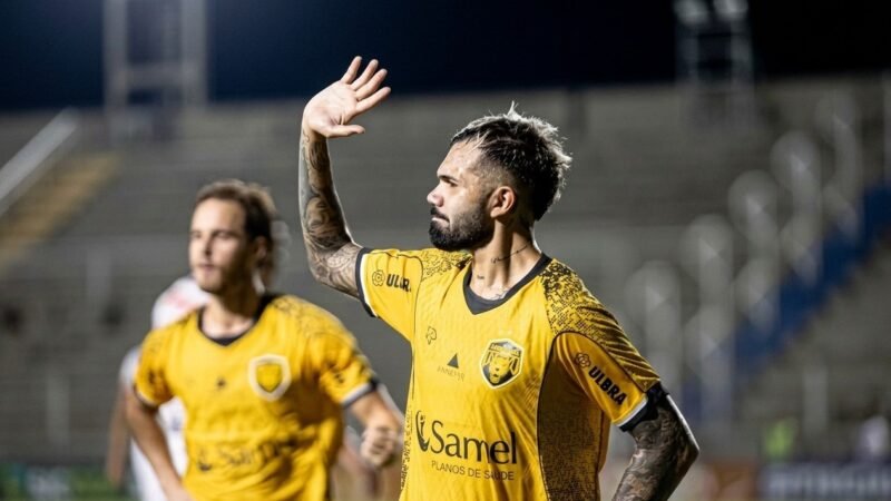 Uruguaio sucessor de Suárez e artilheiro da Série C alega salários atrasados e pede rescisão