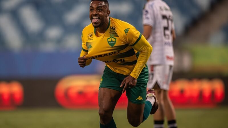 Volante volta a jogar depois de sete meses e faz gol da vitória do Cuiabá na Série B