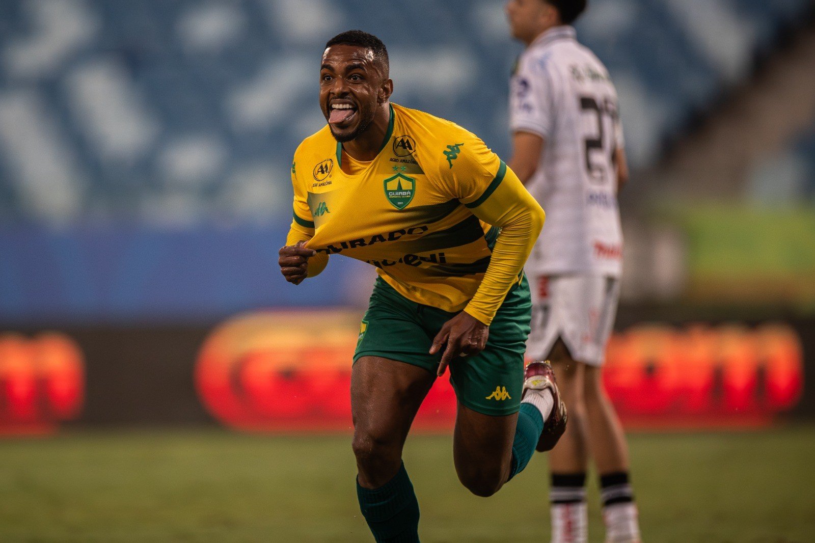 Volante volta a jogar depois de sete meses e faz gol da vitória do Cuiabá na Série B