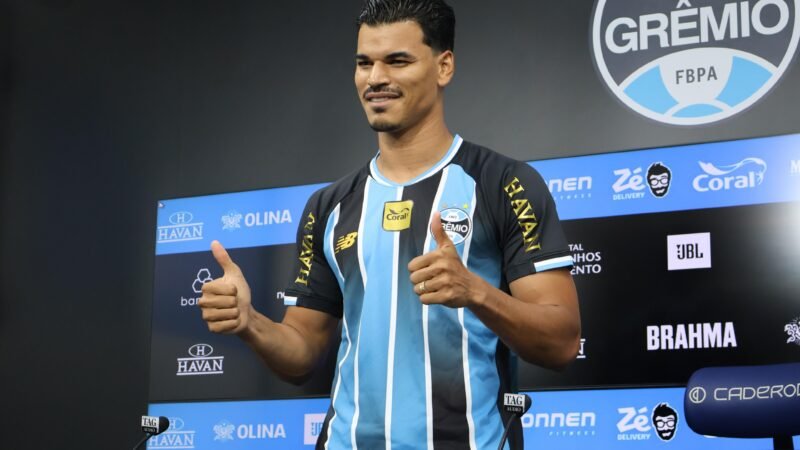 Danilo Barbosa é apresentado e lembra início na base do Grêmio: “Morei no Olímpico”