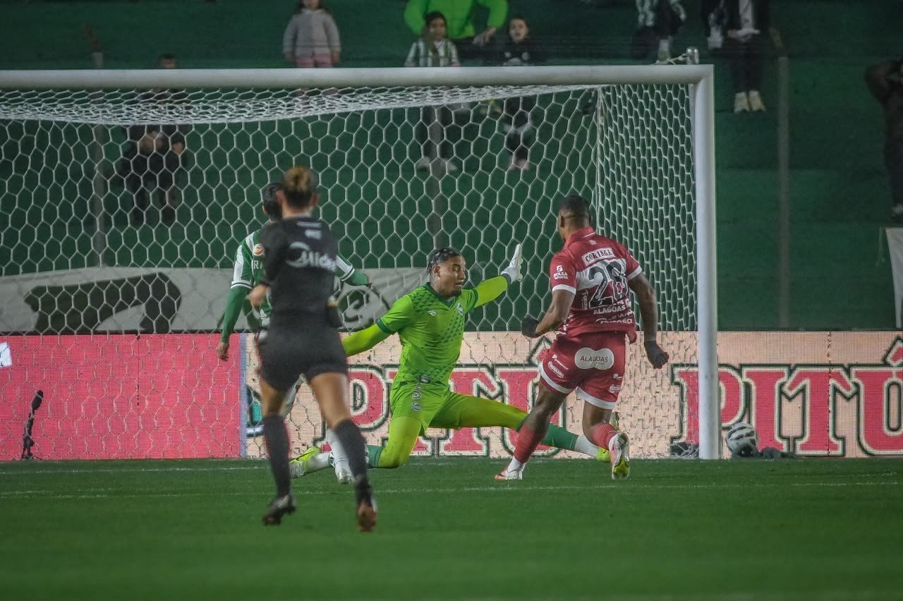 CRB perde chances claras contra Juventude e sofre a 1ª derrota sob o comando de Fábio Matias