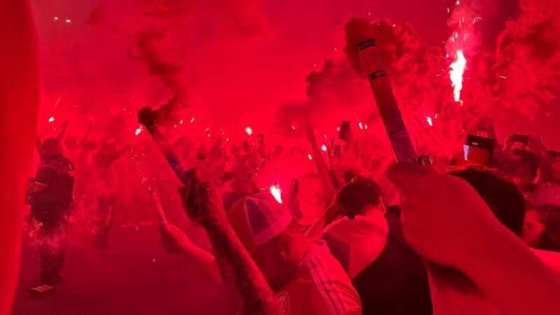 “Ruas de fogo”: veja como foi a festa da torcida do Inter antes do Gre-Nal 453
