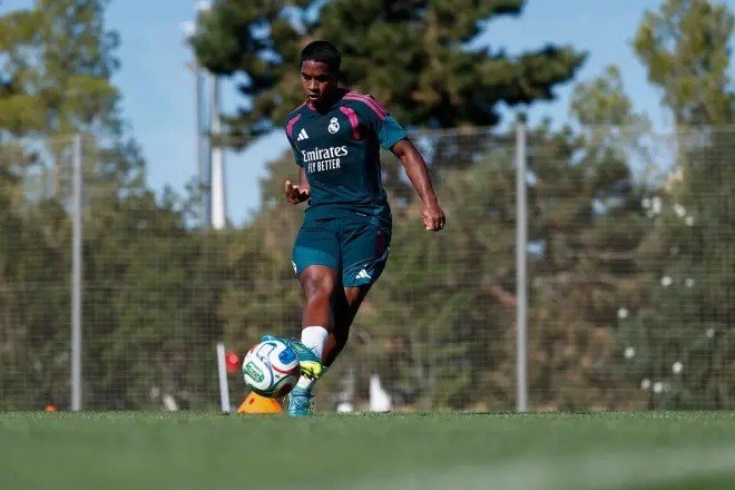 Endrick treina novamente em separado e desfalca o Real Madrid contra o Málaga