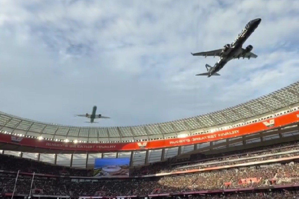 Aérea se defende nas redes após aviões passarem ‘raspando’ acima de estádio: ‘Planejamento, precisão, desempenho’