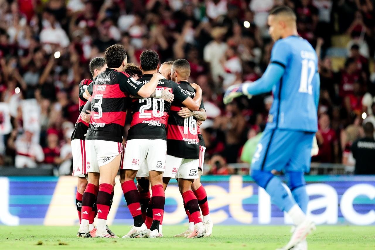 Análise: Flamengo peca na eficiência, mas reage na reta final e abre disputa por vaga de Plata