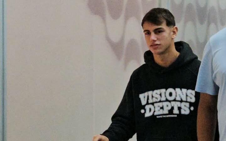 Joaquin Freitas desembarca no Rio de Janeiro para assinar com o Flamengo
