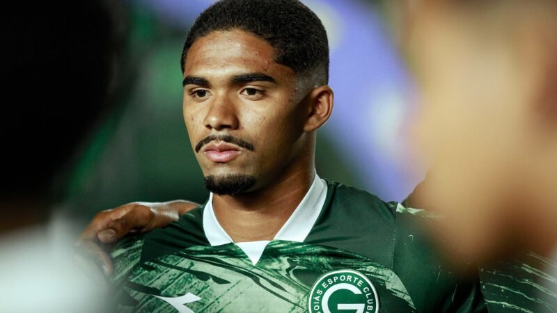 De coadjuvante a artilheiro: Kadu Sousa lidera Goiás em temporada turbulenta