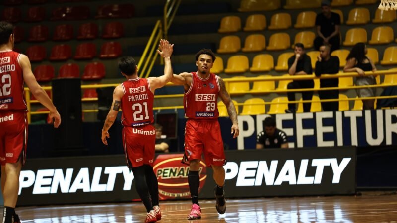 Franca supera começo ruim, vence Paulistano e fica perto da final estadual