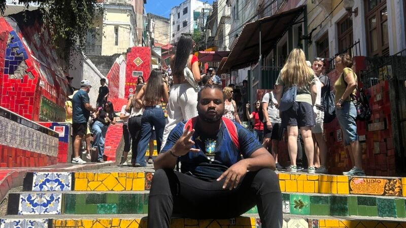 Moto-táxi, churrasco, caipirinha… fã americano da NFL relata choque cultural no Rio e diverte brasileiros