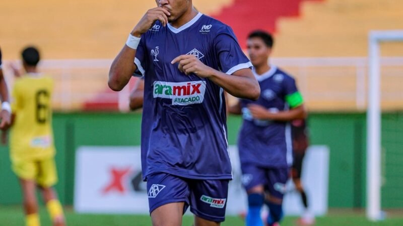 Dobradinha: atacante Ruan é artilheiro e campeão profissional pela 1ª vez na carreira