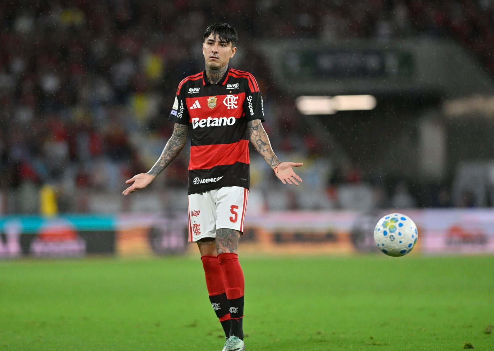 Pulgar, do Flamengo, é criticado no Chile por não ir à seleção: “Mente muito frágil”