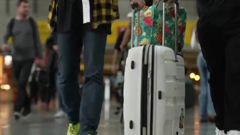 Passageiro expõe órgão sexual em avião e perde o direito de voar por seis meses