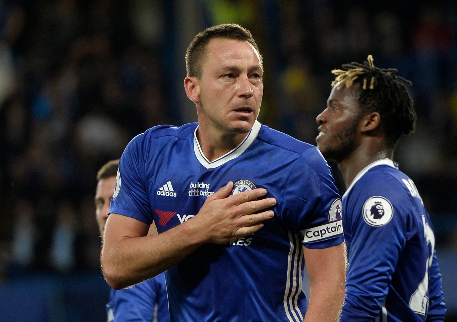 Ídolo do Chelsea critica sistema defensivo de Xabi Alonso: “Não gosto nada”
