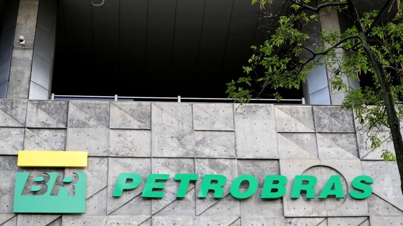 Petrobras aumenta preço do diesel em R$ 1, mas reajuste será neutralizado por subsídio do governo