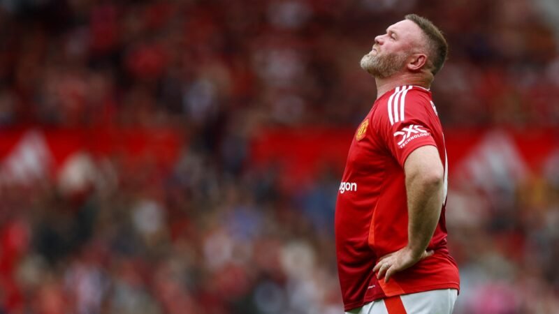 Ídolo do United, Rooney para de beber e negocia participação em reality de sobrevivência na selva