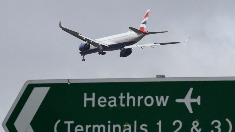 Problema em sistema de tráfego aéreo cancela centenas de voos no Reino Unido