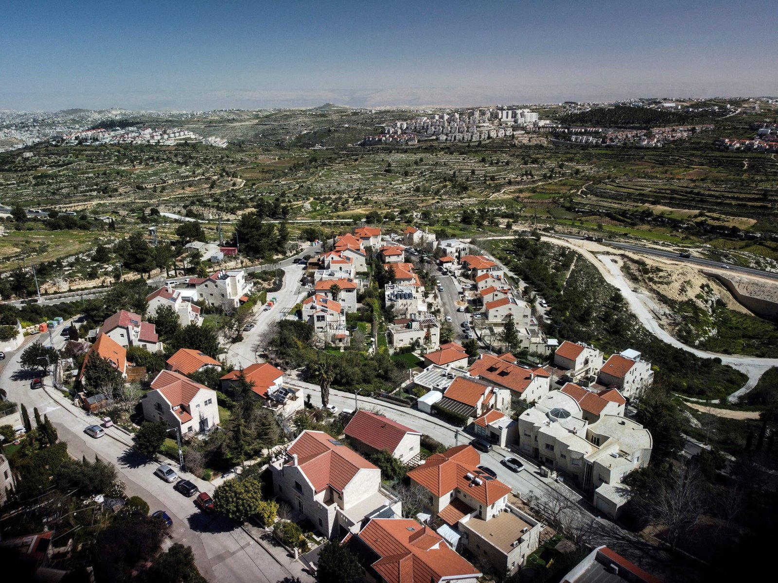 Reino Unido e França e mais 10 países anunciam sanções a assentamentos na Cisjordância e acusam Israel de ‘limpeza étnica’
