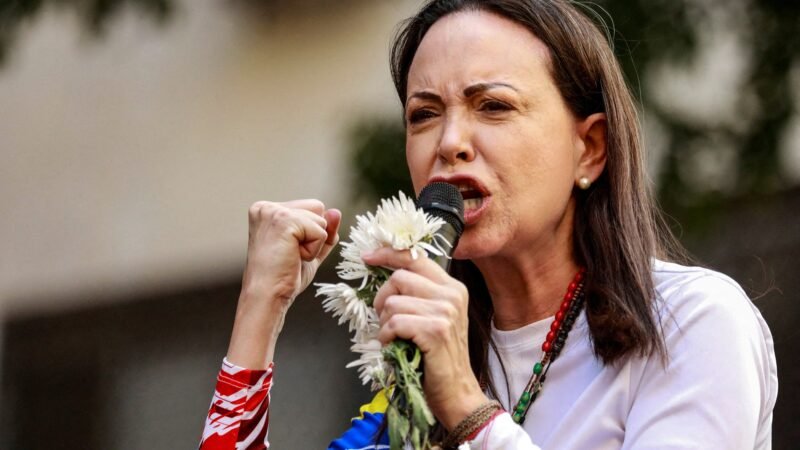 María Corina Machado foi impedida de voltar à Venezuela, diz partido