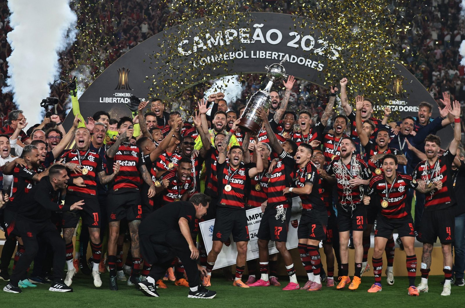 Flamengo festeja indicação ao prêmio de clube do ano na Bola de Ouro: “Reconhecimento mundial”, diz Arrascaeta