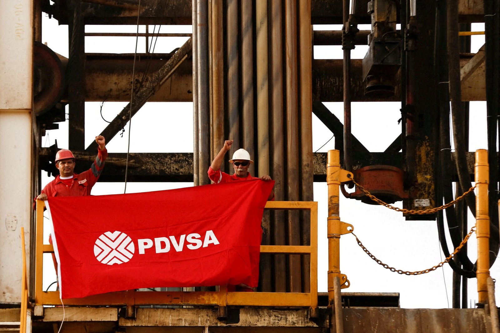 EUA fecham acordo pelo petróleo da Venezuela: o que Trump ganha com o negócio?