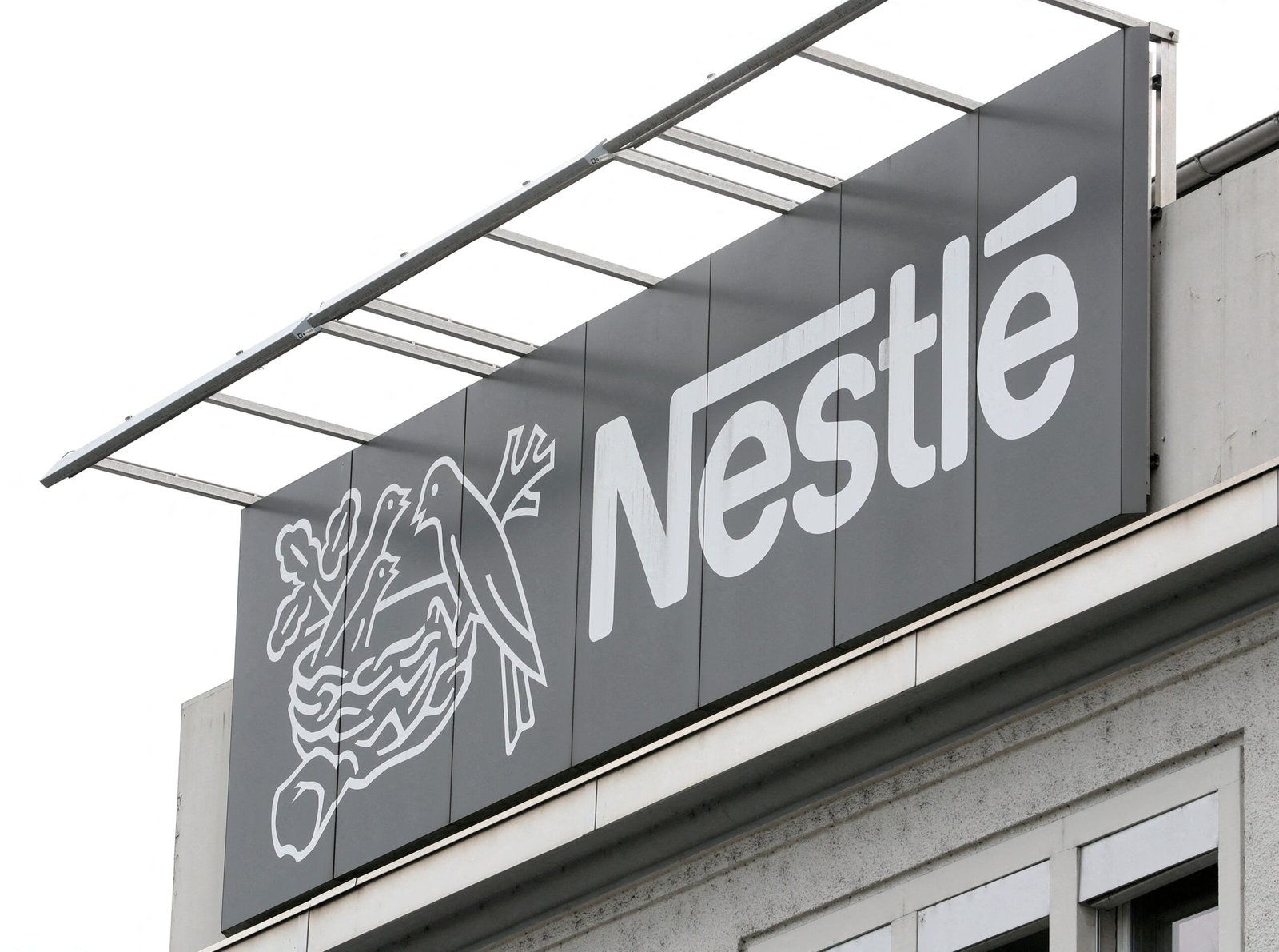 Nestlé é alvo de 3 ações na Índia após problemas em produtos para bebês