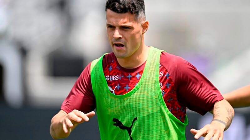 Xhaka é afastado da seleção suíça por admitir falsificar certificado de vacinação contra Covid-19