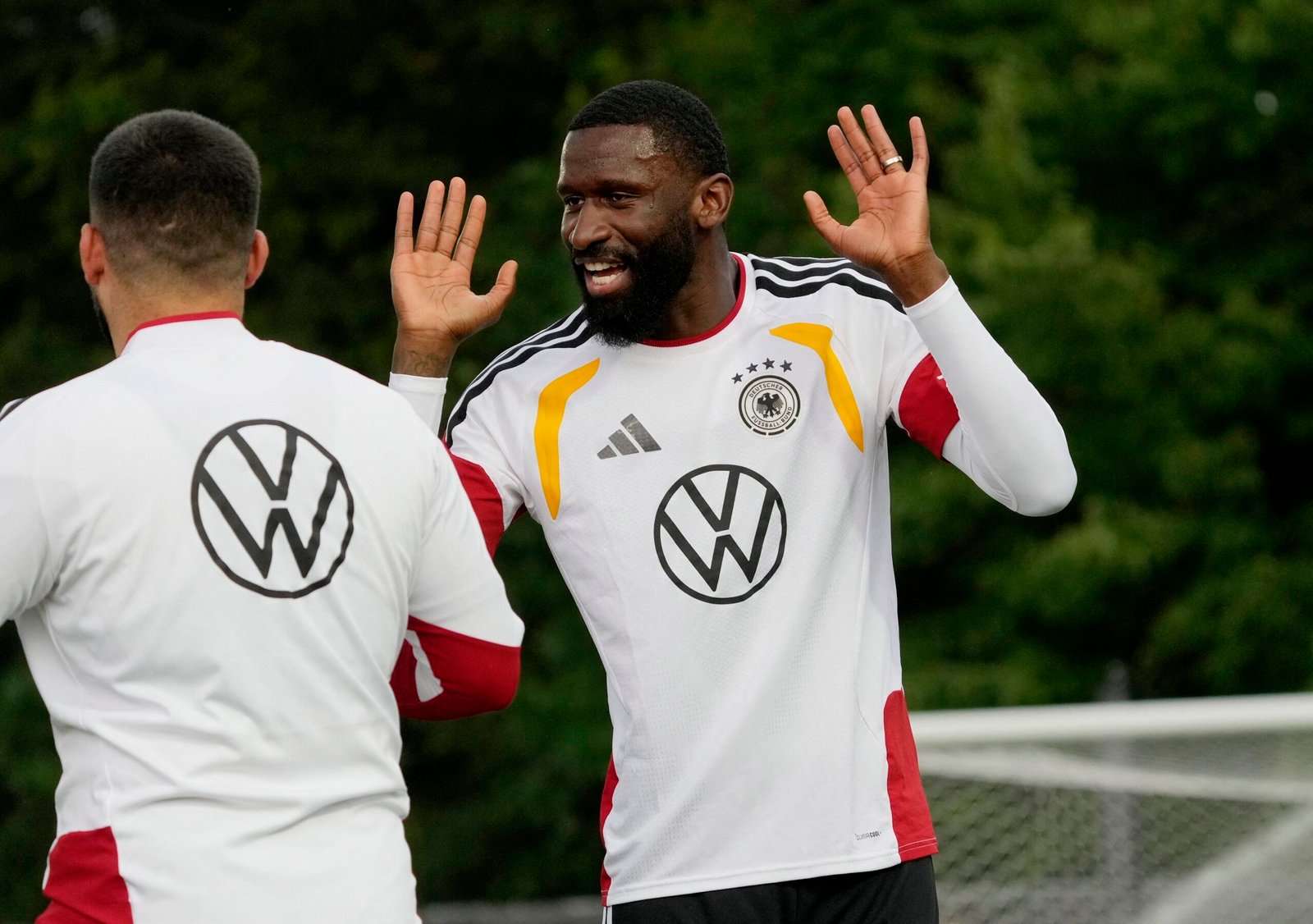 Rudiger anuncia aposentadoria da seleção da Alemanha: “Dar lugar à nova geração”