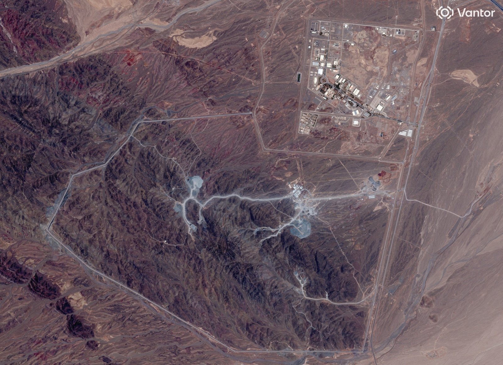Irã acelera ritmo de construção em suposta área nuclear na montanha Pickaxe, segundo analistas dos EUA