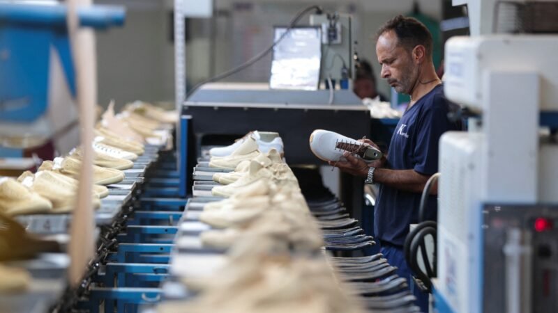 Produção industrial tem pior resultado para agosto em 11 anos; intenção de investir é a menor em 6 anos