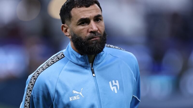 Lyon tenta contratar Benzema, mas esbarra em contrato que prende atacante ao futebol saudita; entenda