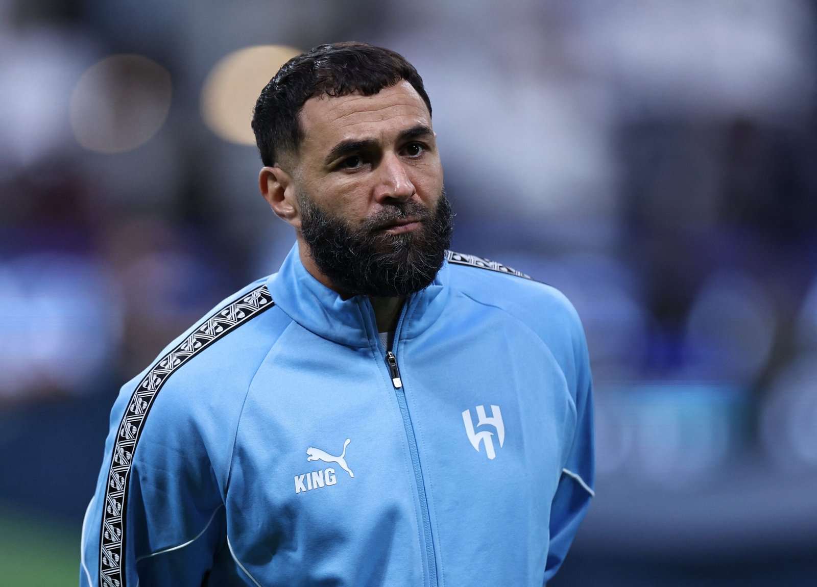 Lyon tenta contratar Benzema, mas esbarra em contrato que prende atacante ao futebol saudita; entenda