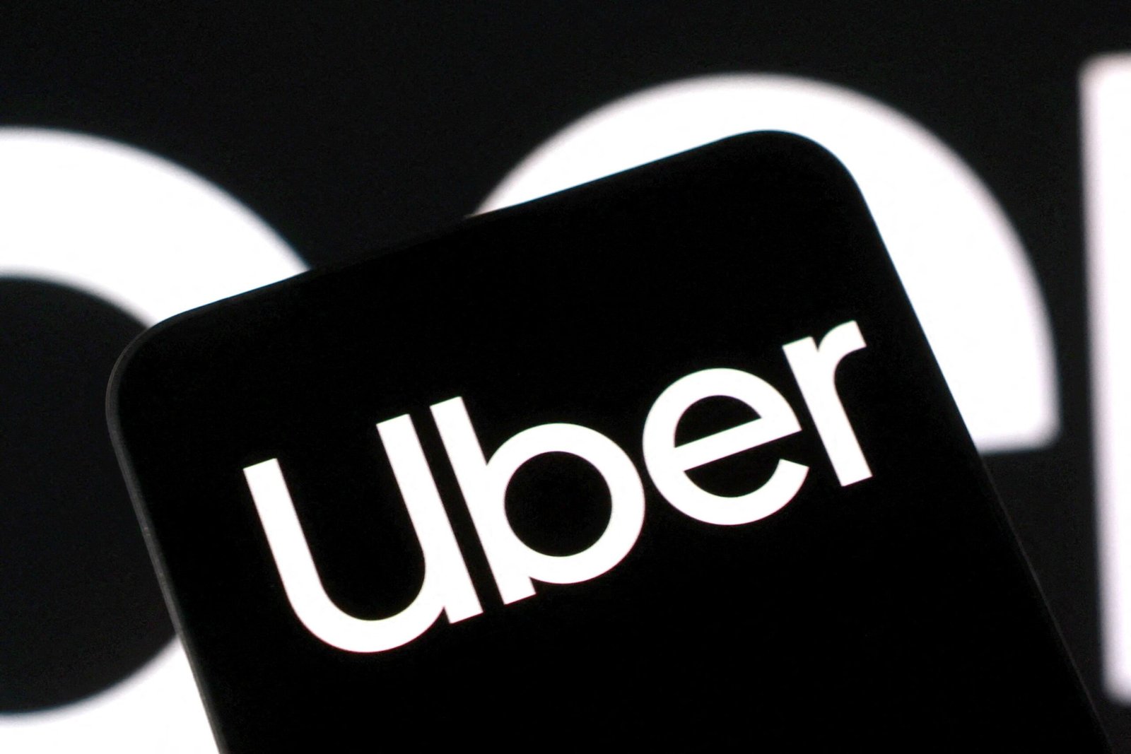 Uber anuncia corte de 3,3 mil vagas em reestruturação da empresa