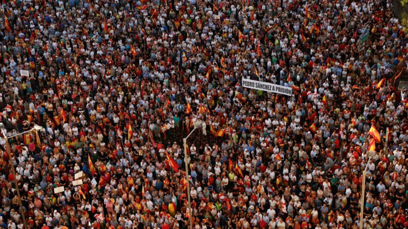 ‘Make Ceuta Great Again’: Milhares vão às ruas na Espanha para protestar contra ‘invasão’ de imigrantes